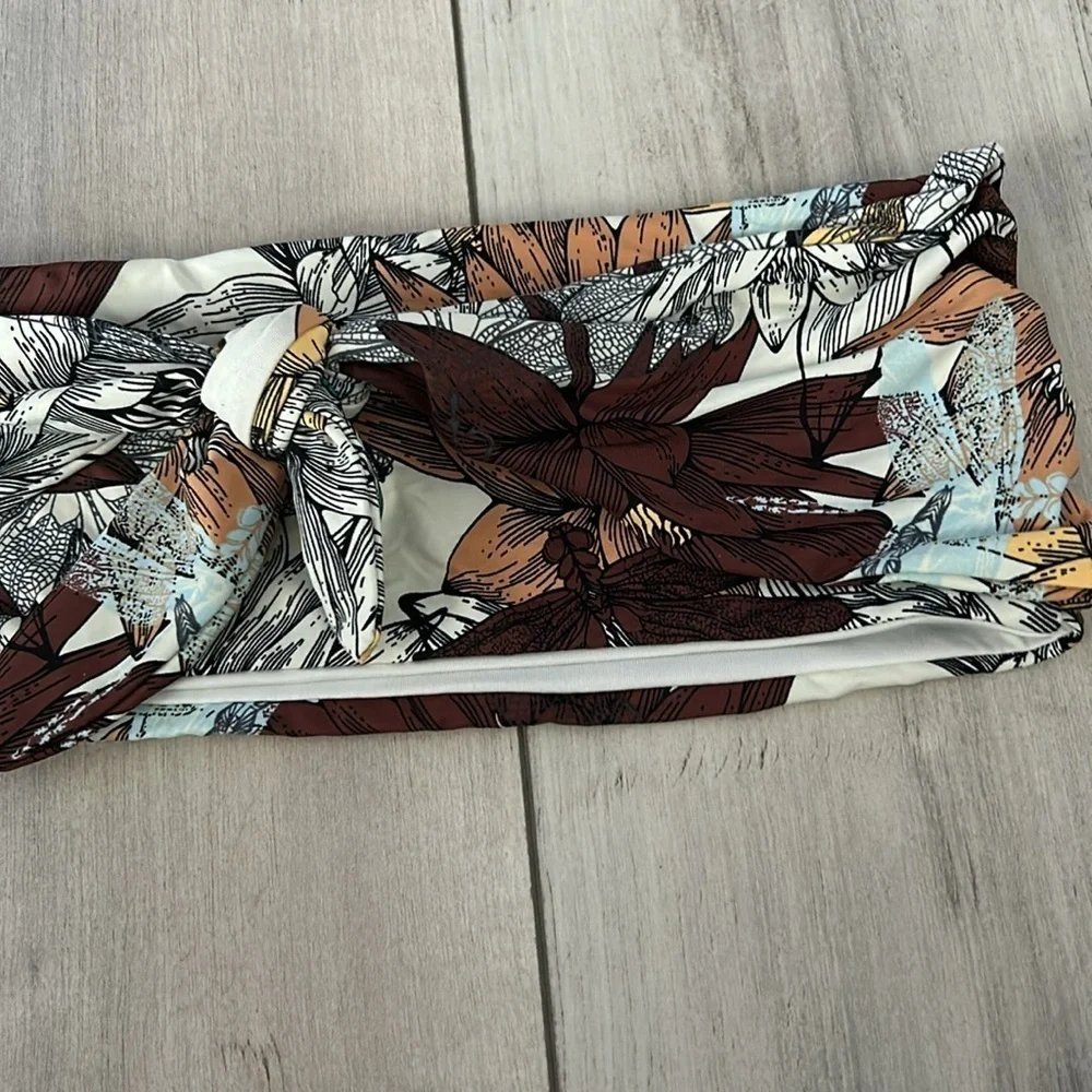 Ris-K Dippin' Daisy's Swell Lotus bikini top size S swim swimsuit
